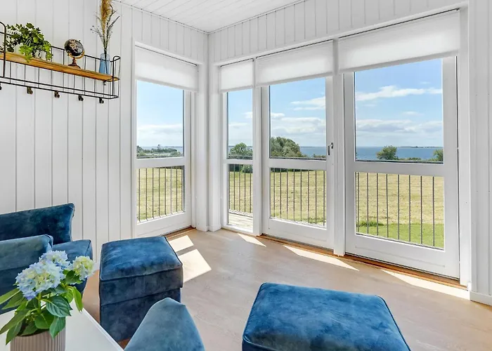 Semesterbostad Amazing In With Wifi Fåborg