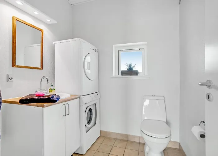 Semesterbostad Amazing In With Wifi Fåborg